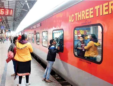 होली में कम करने सफर का पेन रेलवे ने चलाई तीन और ट्रेन