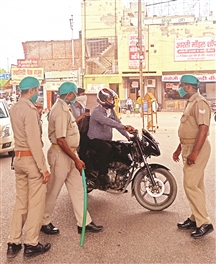 रक्षाबंधन पर पुलिस रही अलर्ट काटे चालान