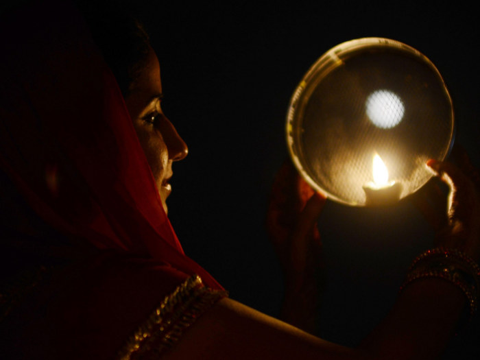 The fast of Karva Chauth is very special for married women, know the auspicious time and method of worship