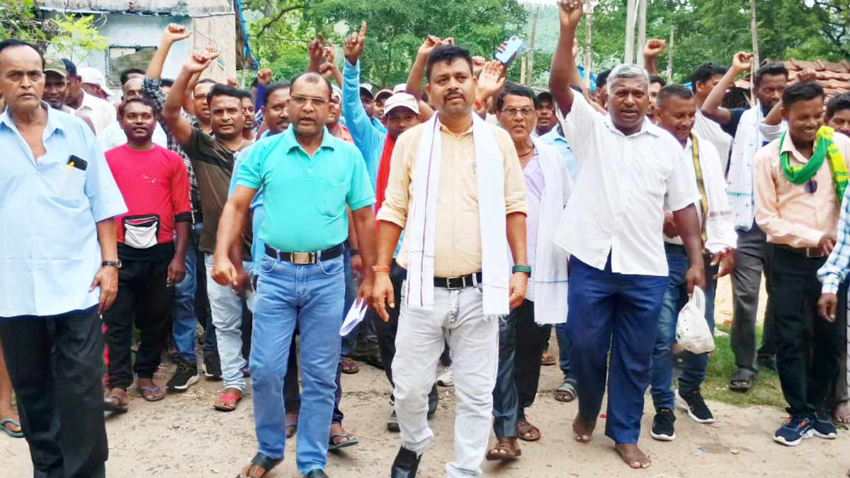 सुरदा माइंस में ठेका कंपनी के खिलाफ मजदूरों का आक्रोश आंदोलन की चेतावनी