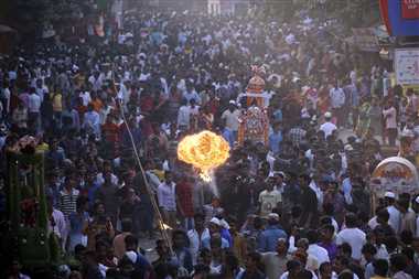 या हुसैन की सदाओं के साथ निकला आशूर का जुलूस