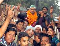 सपा नगर अध्यक्ष की पत्‍‌नी ने मारी बाजी