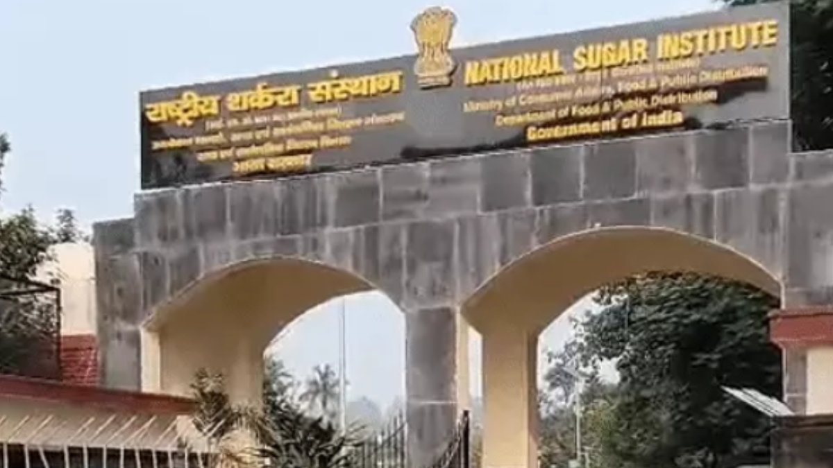 Kanpur News : पेड़ कटे तो गिरी कुर्सी! एनएसआई डायरेक्टर सीमा परोहा और संपदा अधिकारी विनय कुमार सस्पेंड