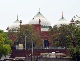 मथुरा मामले में मस्जिद हटाने की मांग वाले मुकदमे पर निचली अदालत करे सुनवाई : डिस्ट्रिक्ट कोर्ट