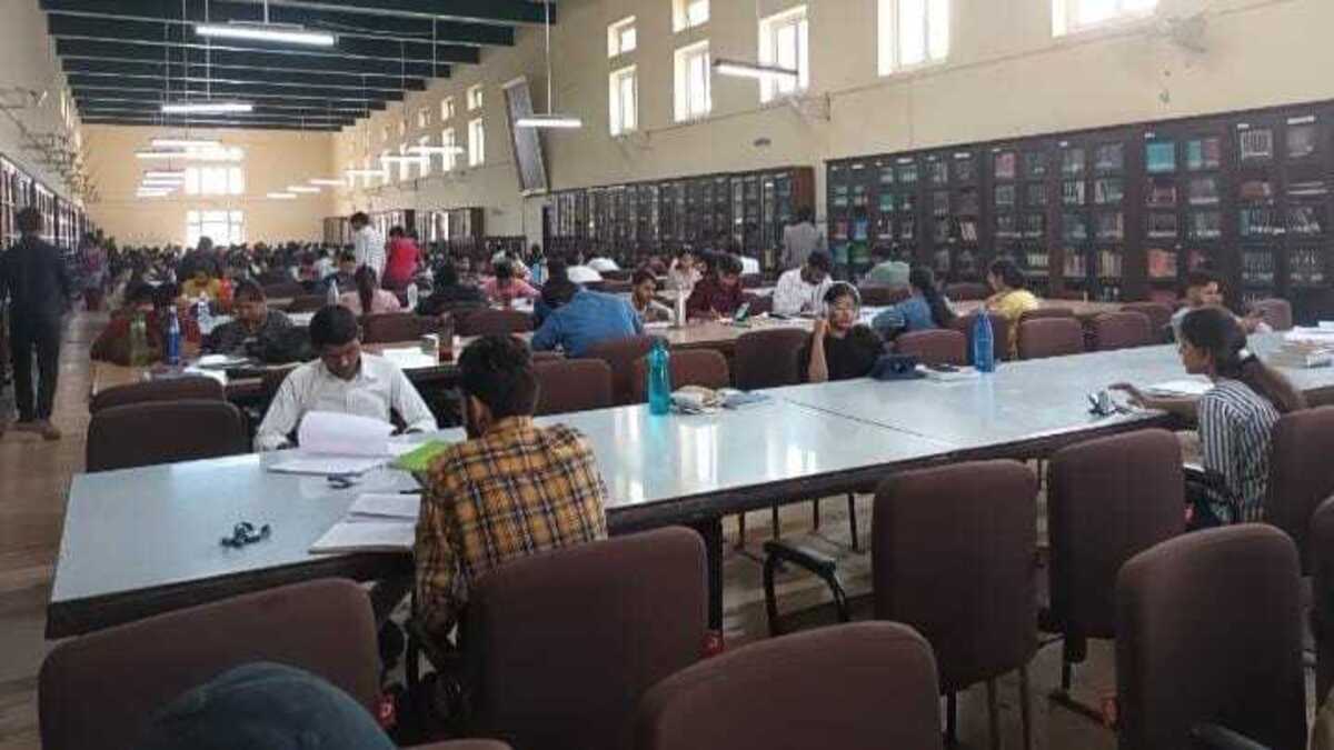 Lucknow Library More Than 5.5 Lakh Books Are Present In Tagore Library Located At ...