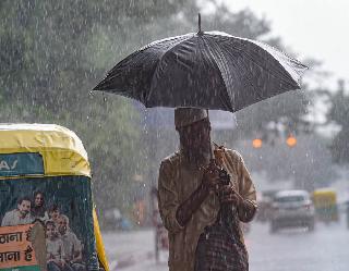 UP weather: यूपी में भारी बारिश से 10 की मौत, 11 घायल, अलीगढ़ में शनिवार तक स्कूल बंद