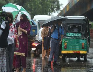 दिल्ली समेत उत्तर भारत में मौसम का बदला मिजाज, जानें अगले दो दिन कैसा रहेगा मौसम