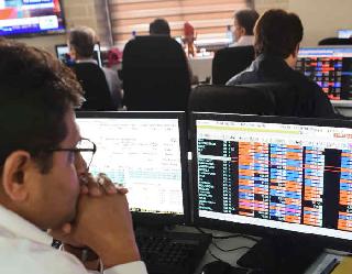 भारी उतार-चढ़ाव के बाद शेयर बाजार लुढ़का, BSE सेंसेक्स 236 अंक लुढ़ककर बंद हुआ बंद