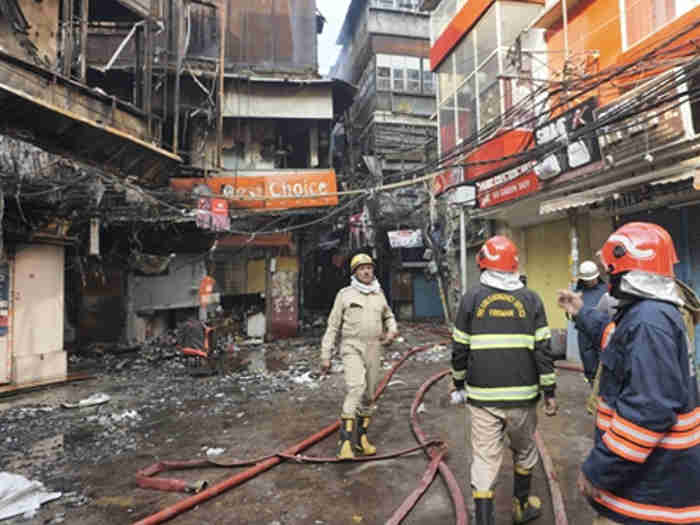 Over 50 Shops Gutted In Fire At Wholesale Market In Delhi Chandni Chowk-  दिल्ली के चांदनी चौक में लगी भीषण आग 50 से ज्यादा दुकानें जल कर खाक