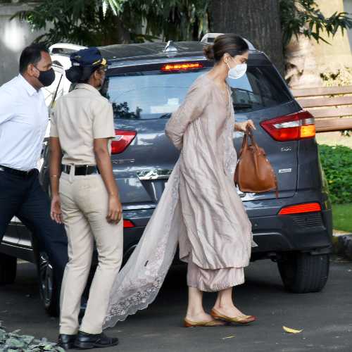 बॉलीवुड की 'मस्तानी' दीपिका पादुकोण से ड्रग्स मामले में NCB की पूछताछ