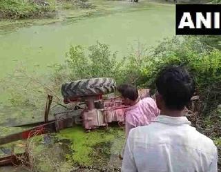 Lucknow : इटौंजा में ट्रैक्टर ट्राली तालाब में गिरी 46 लोग थे सवार, 10 की मौत