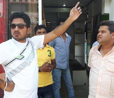 पिल्ला और खच्चर गैंग ने दिनदहाड़े बिल्डर पर चलाई गोलियां