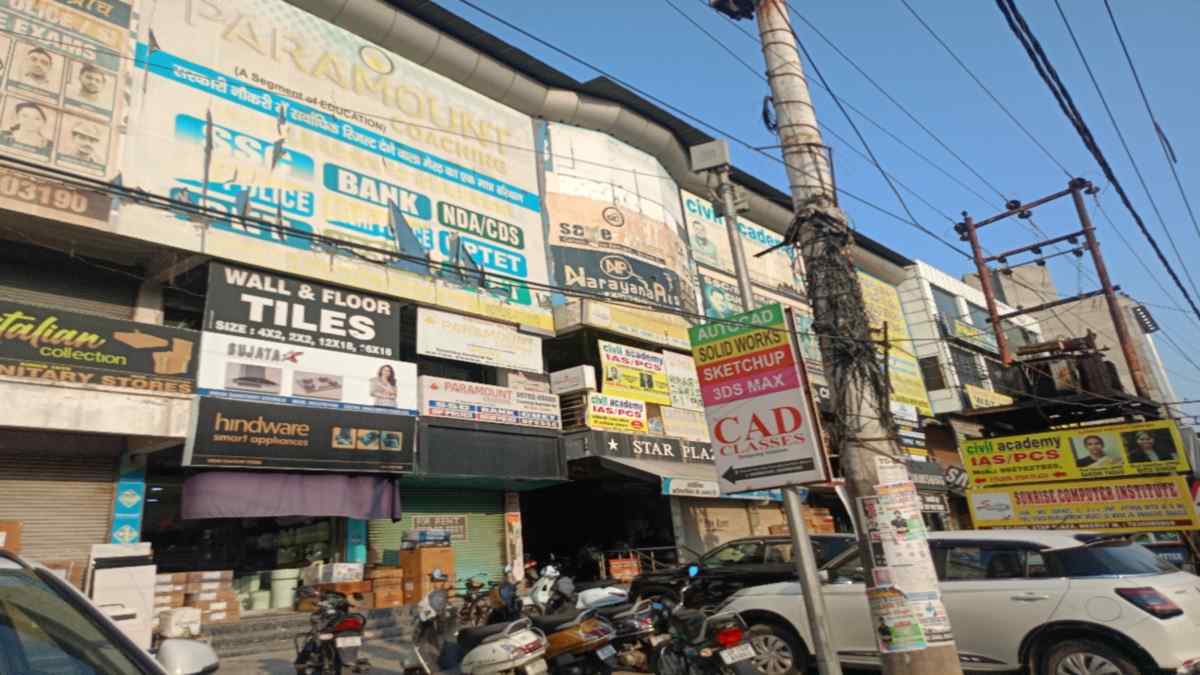 Meerut News: न फायर एनओसी न सुरक्षा की चिंता