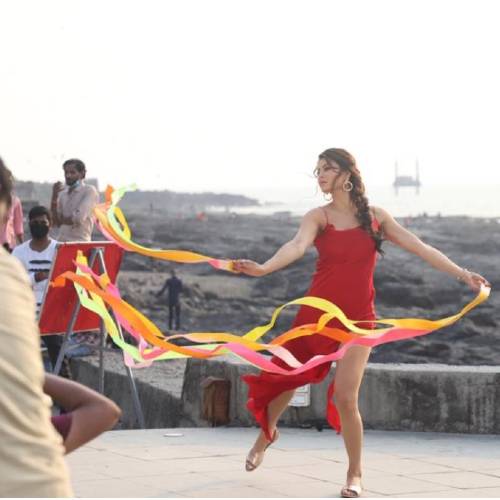 Urvashi Rautela shooting pics: लाइट, कैमरा, एक्शन