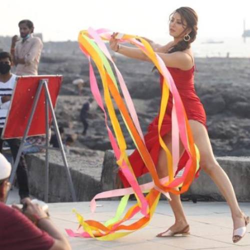 Urvashi Rautela shooting pics: लाइट, कैमरा, एक्शन