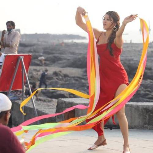 Urvashi Rautela shooting pics: लाइट, कैमरा, एक्शन