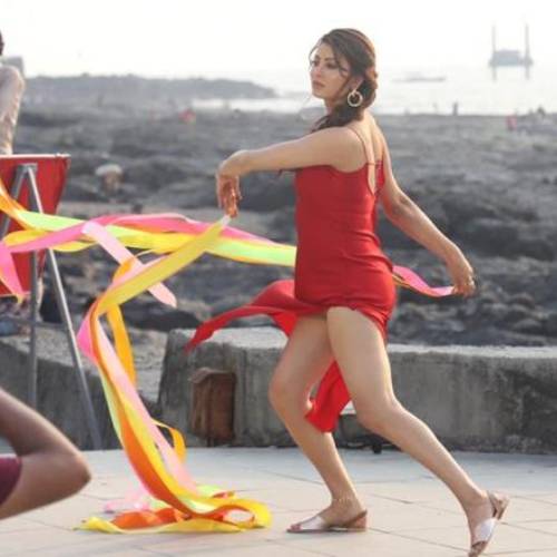 Urvashi Rautela shooting pics: लाइट, कैमरा, एक्शन