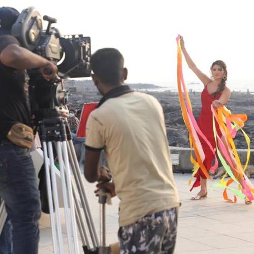 Urvashi Rautela shooting pics: लाइट, कैमरा, एक्शन