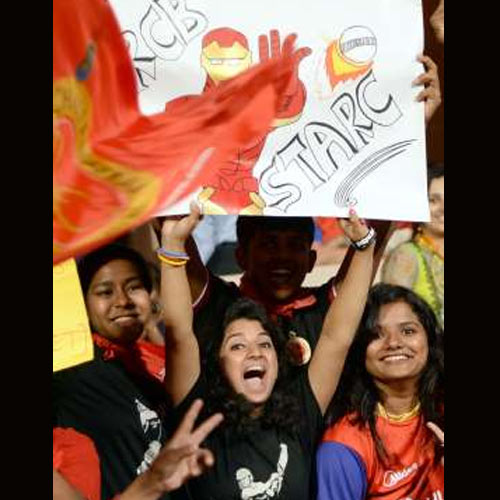 आप भी मिलिए IPL के दीवानों से, देखें हैं कभी ऐसे क्रेजी फैंस