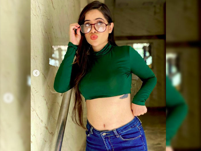 Urfi Javed Photos Actress Share New Look Pic On Instagram Fans Go Crazy- उर्फी  जावेद ने बोल्ड तस्वीर शेयर कर फैंस से पूछा बताइए कैप्शन क्या लिखूं