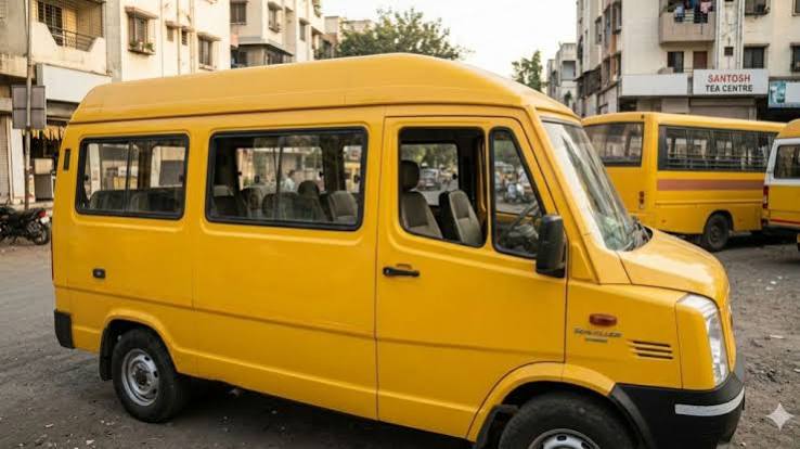 ग्रामीण क्षेत्रों में बिना कागज और फिटनेस के दौड़ रहे स्कूल वाहन