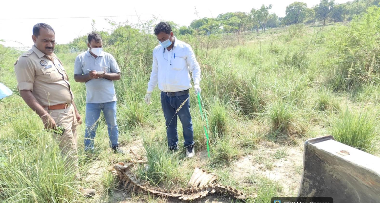 फतेहपुर की गोशाला से फेंके गए गोवंश के अवशेष सनसनी!