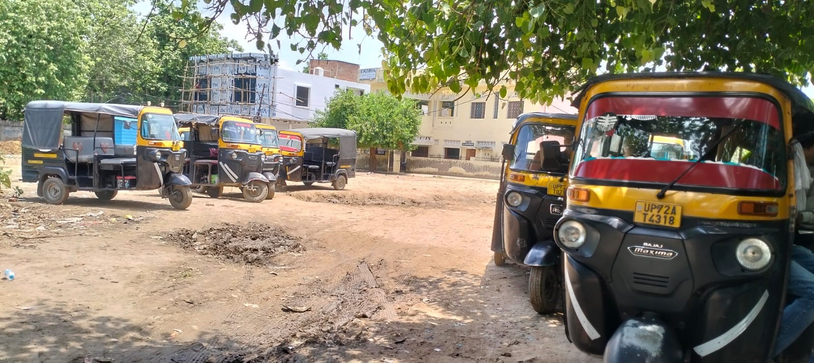 सख्ती के बावजूद शहर में संचालित सारे वाहन अड्डे अवैध