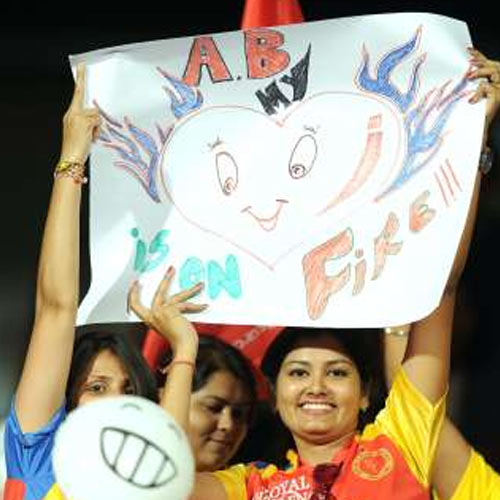 आप भी मिलिए IPL के दीवानों से, देखें हैं कभी ऐसे क्रेजी फैंस