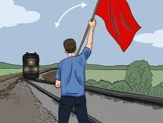 टूटी रेल पटरी लोको पायलट-गार्ड संग ग्रामीणों ने लाल झंडी दिखाकर रोकी मालगाड़ी