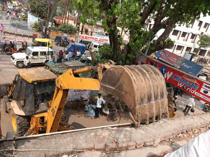 Bulldozer Runs On Encroachment From Mohaddipur To Nandanagar - Gorakhpur News