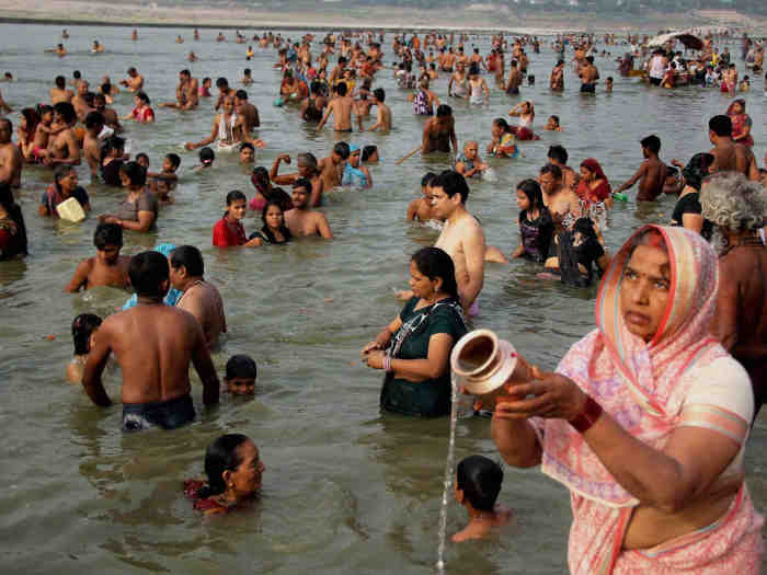 Ganga Dussehra 2022 Donate After Bathing In The Ganges You Will Get Rid Of  10 Types Of Sins- Ganga Dussehra 2022: गंगा स्नान करने के बाद करें दान 10  प्रकार के पापों से मिलेगा छुटकारा