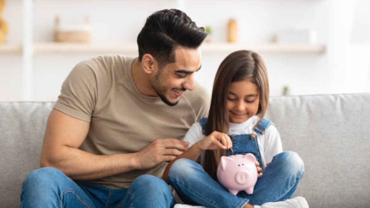 &#39;बेटा, पैसे पेड़ पर नहीं उगते हैं&#39;, इन 5 तरीकों से सिखाएं बच्चों को सेविंग करना