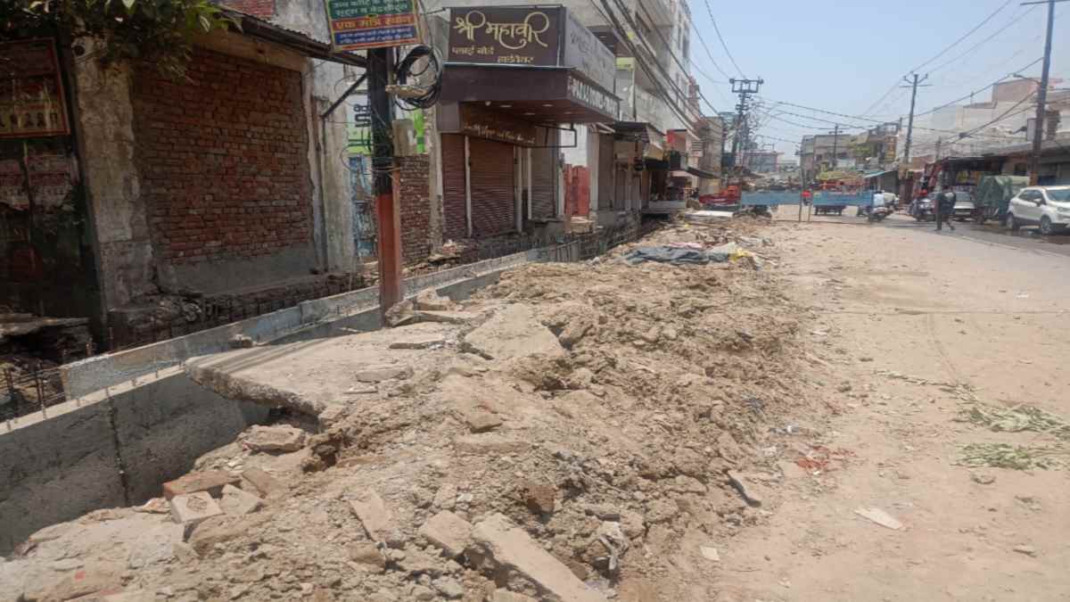 Meeru News: स्मार्ट रोड तो खुदी पड़ी है