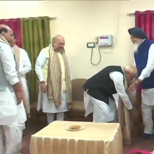 नामांकन से पहले कालभैरव के दर्शन करते पीएम मोदी