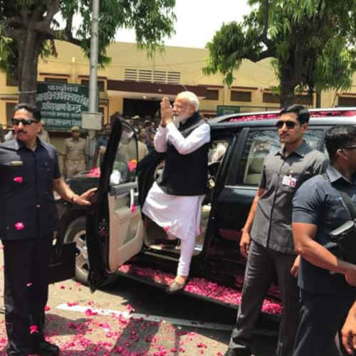 नामांकन से पहले कालभैरव के दर्शन करते पीएम मोदी