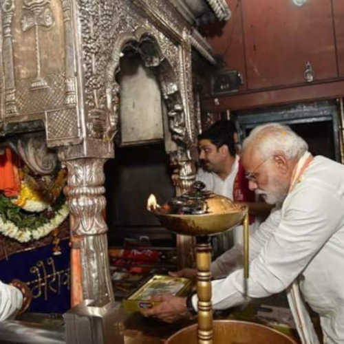 नामांकन से पहले कालभैरव के दर्शन करते पीएम मोदी