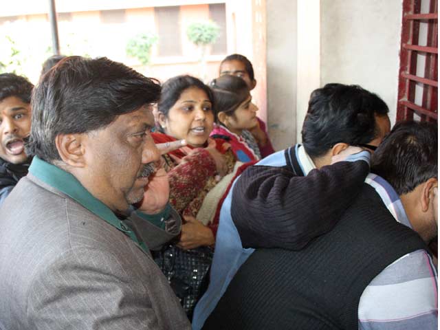 दलाल तंत्र पर हल्ला बोल