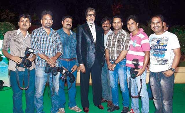 Abhishek clicked mediapersons with Big B