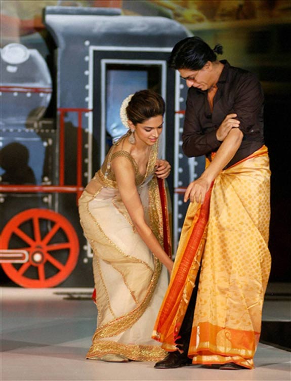 Shah Rukh Khan and Deepika 