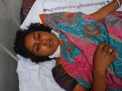 भाभी का गला रेत देवर ने चुनी मौत