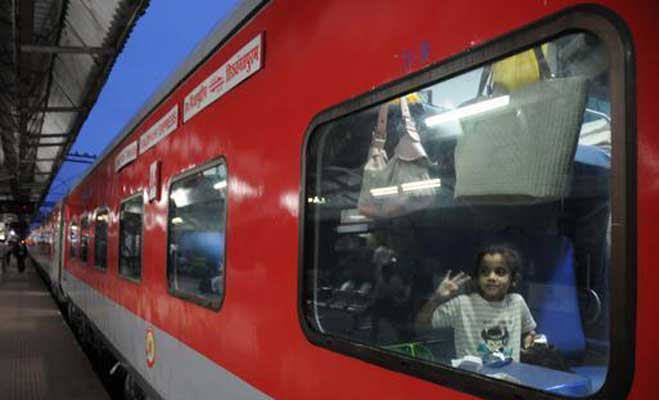 ये हैं भारत में सबसे तेज चलने वाली ट्रेनें