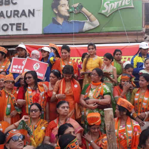 पीएम मोदी का मेगा रोड शो, देखें स्वागत की तैयारी