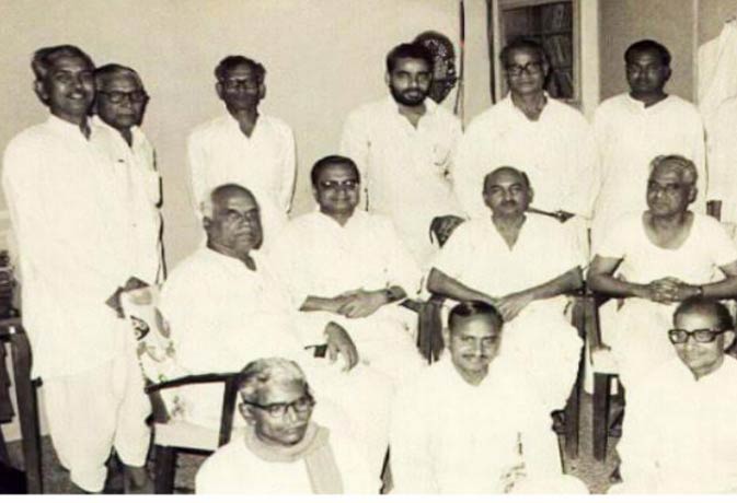 Picture Of A Young Narendra Modi Can You Find This- कौन हैं नरेंद्र ...