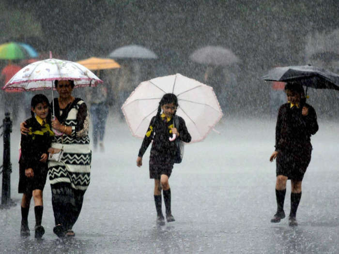 weather alert: कहीं हल्की तो कहीं भारी बारिश के आसार,जानें यूपी-बिहार समेत अन्य राज्यों का हाल