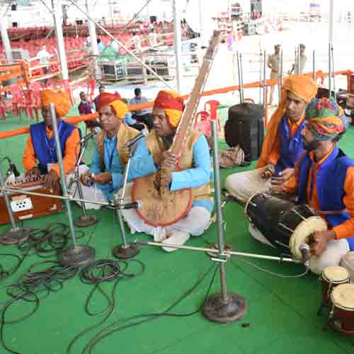 कबीर एकेडमी के शिलान्यास कार्यक्रम में कुछ ऐसा रहा नजारा