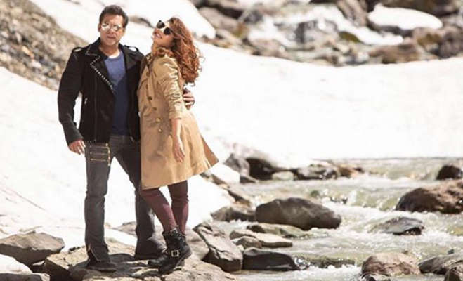 सलमान खान जैकलीन के साथ। फोटो : साभार ट्विटर रिलीज के कुछ घंटो पहले सलमान ने शेयर किया 'रेस 3' का नया एक्शन ट्रेलर,पहले से यूं है अलग