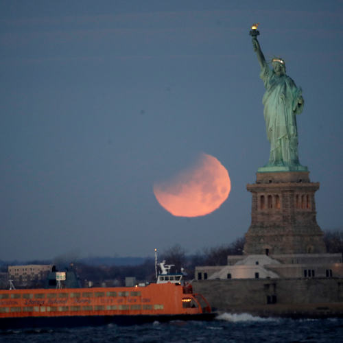 Super Blue Blood Moon पर दिखा अनोखा ग्रहण, ये हैं सबसे खूबसूरत तस्वीरें...