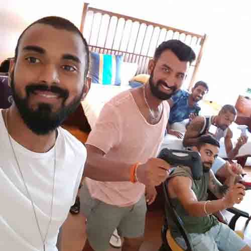 देखें श्रीलंका से मैच जीतने के बाद कहां मस्ती कर रहे इंडियन क्रिकेटर्स