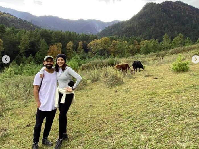 भूटान में पत्नी अनुष्का संग विराट कोहली। फोटोः साभार इंस्टाग्राम virat kohli birthday: भूटान गए विराट-अनुष्का को नहीं पहचान पाया कोई,जमीन पर बिठाकर पिलाई चाय